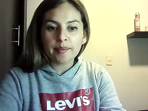 Valery  Rouse  online show from April 8, 9:59 pm