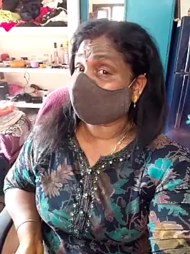 Snapshot of Tamil_Kavitha10 chatting on April 18, 9:57 am Tamil Kavitha10 online show from April 18, 9:57 am