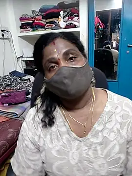 Snapshot of Tamil_Kavitha10 chatting on May 8, 7:19 pm Tamil Kavitha10 online show from May 8, 7:19 pm