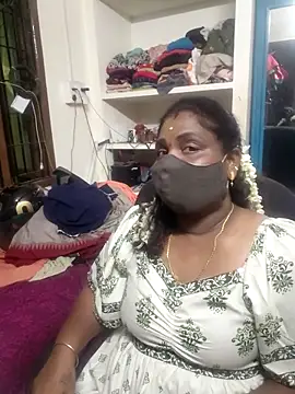 Snapshot of Tamil_Kavitha10 chatting on May 15, 5:31 pm Tamil Kavitha10 online show from May 15, 5:31 pm