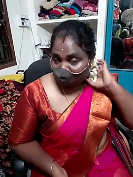 Snapshot of Tamil_Kavitha10 chatting on May 26, 3:30 pm Tamil Kavitha10 online show from May 26, 3:30 pm