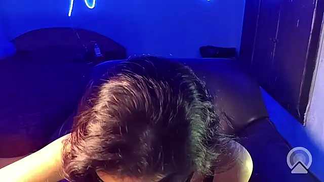 royeoy22 online show from December 3, 1:42 pm