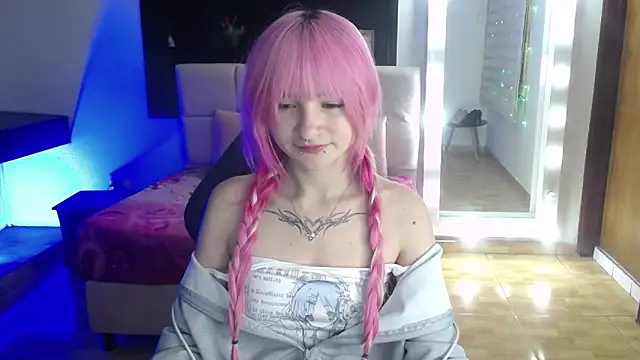 Snapshot of _Charlotte_Collins_ chatting on May 7, 3:06 pm Charlotte Collins online show from May 7, 3:06 pm