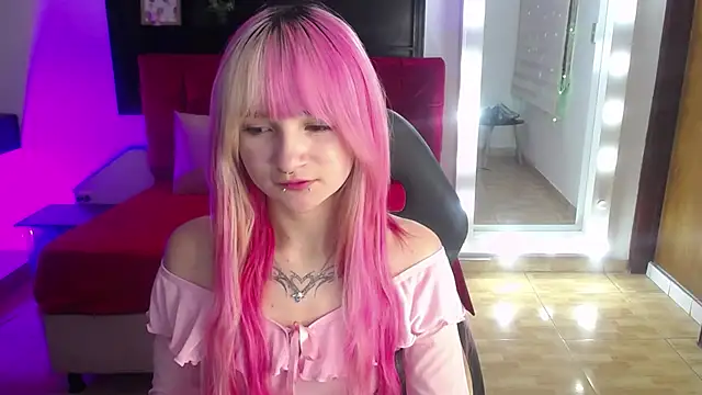 Snapshot of _Charlotte_Collins_ chatting on May 30, 3:20 pm Charlotte Collins online show from May 30, 3:20 pm