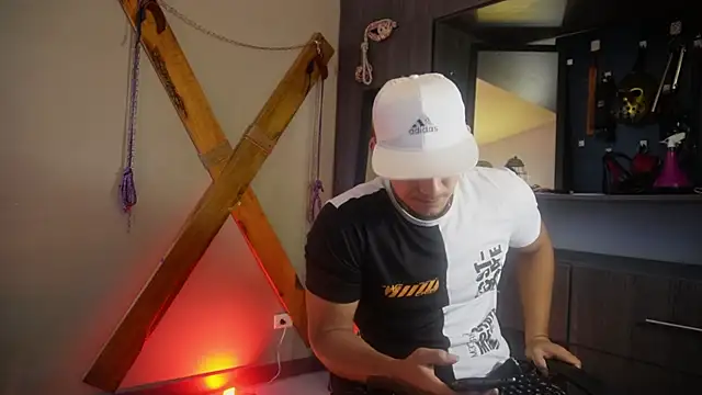 Snapshot of massimo_vidal_ chatting on September 15, 2:50 pm massimo vidal  online show from September 15, 2:50 pm