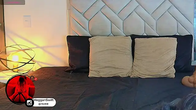 megganswift  online show from February 15, 12:29 am