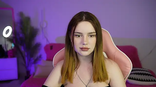 Snapshot of MilanaMoons chatting on September 15, 12:38 pm MilanaMoons online show from September 15, 12:38 pm