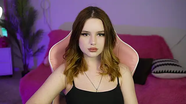 Snapshot of MilanaMoons chatting on September 23, 11:57 am MilanaMoons online show from September 23, 11:57 am