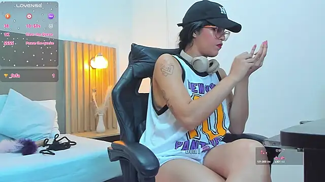 Snapshot of caroline_00403_ chatting on September 16, 7:15 pm caroline 00403  online show from September 16, 7:15 pm