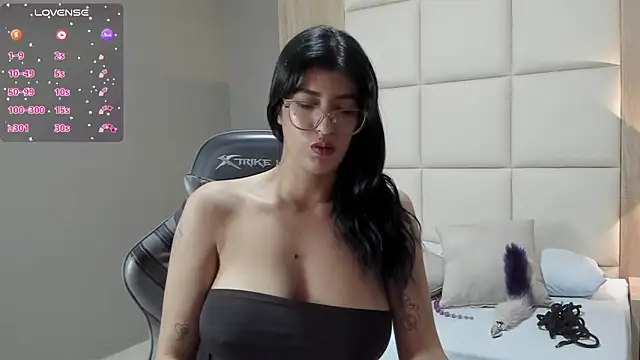 Snapshot of caroline_00403_ chatting on September 20, 12:06 pm caroline 00403  online show from September 20, 12:06 pm