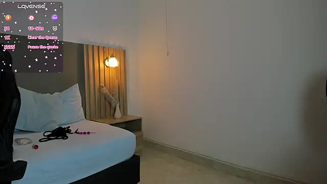 Snapshot of caroline_00403_ chatting on September 30, 7:08 pm caroline 00403  online show from September 30, 7:08 pm