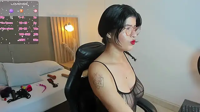 Snapshot of caroline_00403_ chatting on October 1, 7:09 pm caroline 00403  online show from October 1, 7:09 pm