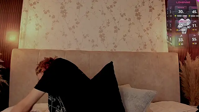 Snapshot of DarcyCullen chatting on September 25, 11:36 am DarcyCullen online show from September 25, 11:36 am