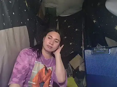 Snapshot of Reynalda26 chatting on November 8, 7:23 pm Reynalda26 online show from November 8, 7:23 pm