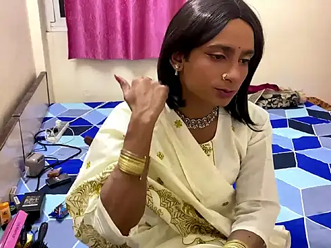 Snapshot of LuvLayla chatting on October 17, 6:21 pm LuvLayla online show from October 17, 6:21 pm