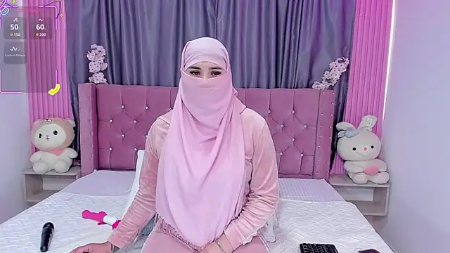 Snapshot of Nayla-Mouna chatting on October 10, 7:46 pm Nayla-Mouna online show from October 10, 7:46 pm
