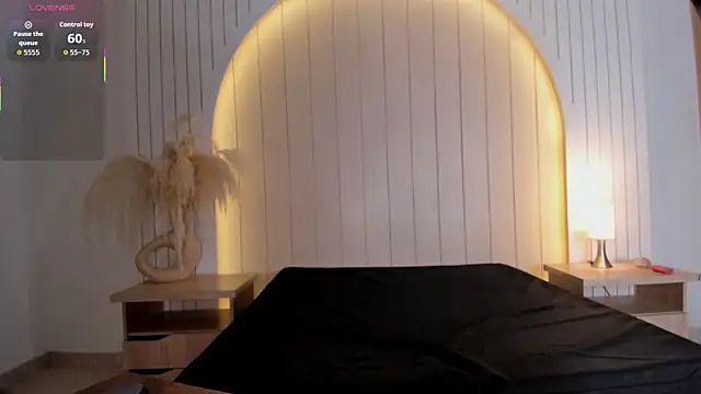 ALICESANDOVAL online show from April 12, 11:15 am