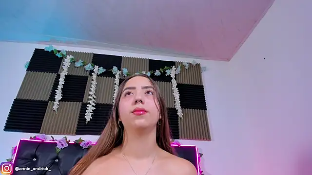  leda swan  online show from June 28, 11:05 am