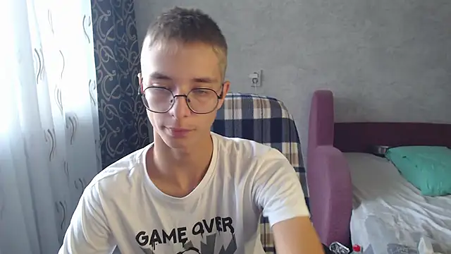 Snapshot of glasses_cat chatting on September 20, 9:43 am glasses cat online show from September 20, 9:43 am