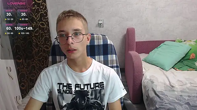 Snapshot of glasses_cat chatting on September 21, 5:14 pm glasses cat online show from September 21, 5:14 pm