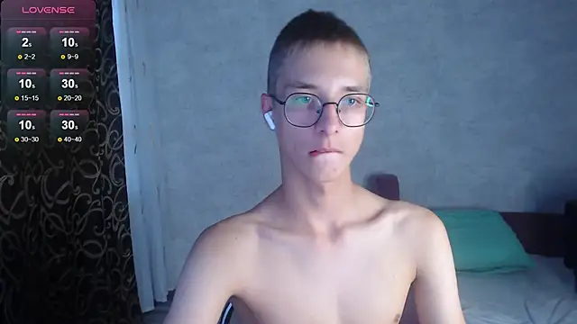 Snapshot of glasses_cat chatting on September 26, 12:31 pm glasses cat online show from September 26, 12:31 pm