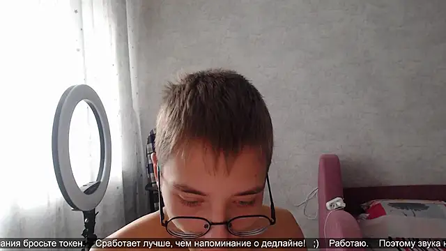 Snapshot of glasses_cat chatting on October 18, 7:31 am glasses cat online show from October 18, 7:31 am