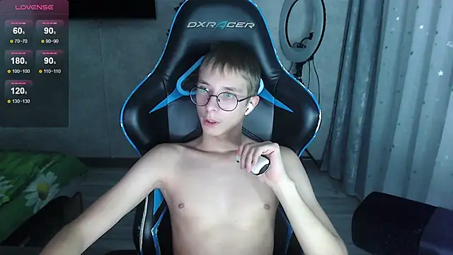 glasses cat online show from January 15, 4:11 pm