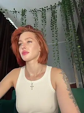 Snapshot of LittleFox___ chatting on July 1, 5:53 am LittleFox online show from July 1, 5:53 am