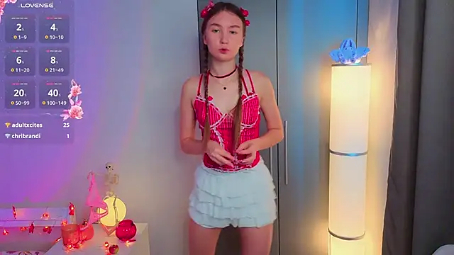 ElfredaTupy online show from October 17, 6:27 am