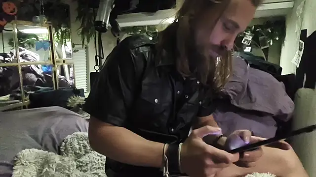 JuliCarl online show from October 25, 3:47 am