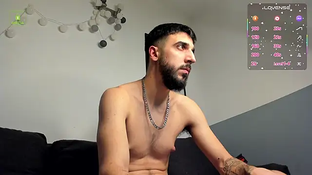 Snapshot of Zeyn_Edwards chatting on February 20, 5:13 pm Zeyn Edwards online show from February 20, 5:13 pm