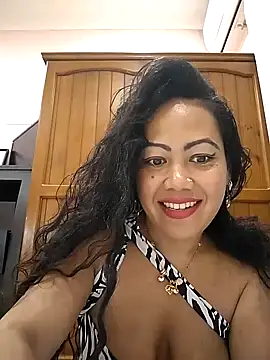 Snapshot of Lindarossyta chatting on June 13, 4:27 pm Lindarossyta online show from June 13, 4:27 pm