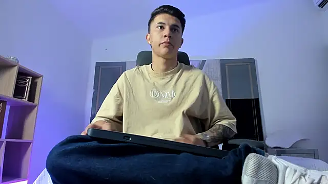 Snapshot of liaamsmiith_ chatting on September 9, 12:37 pm liaamsmiith online show from September 9, 12:37 pm
