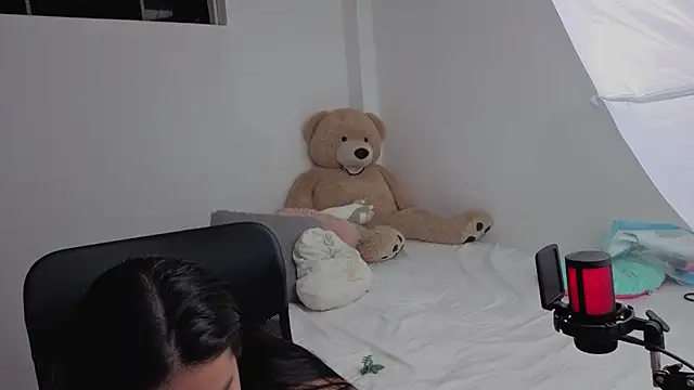 valerihouse online show from March 3, 12:50 am