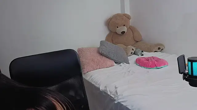 valerihouse online show from April 3, 1:36 am