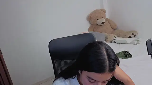 valerihouse online show from April 15, 1:12 am