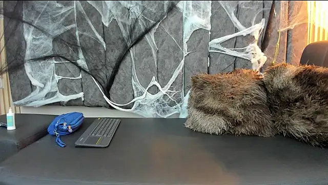 Snapshot of Rowan_Mills chatting on October 29, 8:54 pm Rowan Mills online show from October 29, 8:54 pm