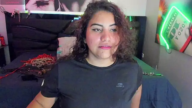 Snapshot of Sara_Bdsm_ chatting on April 19, 4:17 pm Sara Bdsm online show from April 19, 4:17 pm
