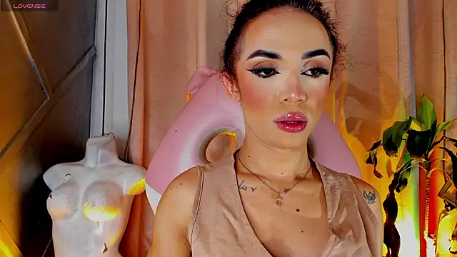 Snapshot of Cristal_Gem1 chatting on July 19, 6:17 am Cristal Gem1 online show from July 19, 6:17 am