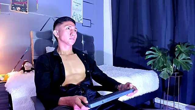 oliver mr  online show from October 3, 8:06 pm