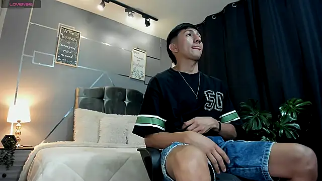 oliver mr  online show from December 5, 8:16 pm