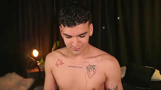 Snapshot of EROS_AND_ALAN chatting on February 1, 3:38 am EROS AND ALAN online show from February 1, 3:38 am