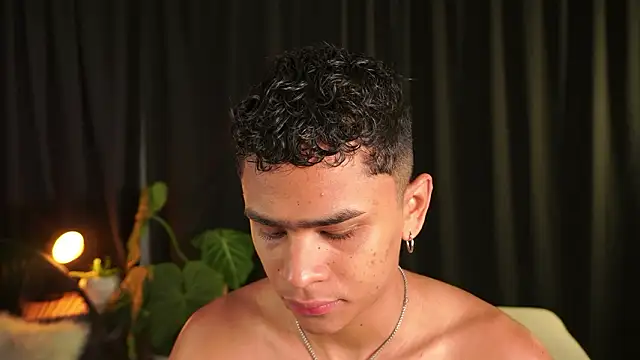 Snapshot of EROS_AND_ALAN chatting on February 4, 2:06 am EROS AND ALAN online show from February 4, 2:06 am