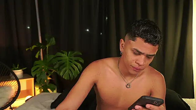 Snapshot of EROS_AND_ALAN chatting on February 18, 3:35 am EROS AND ALAN online show from February 18, 3:35 am