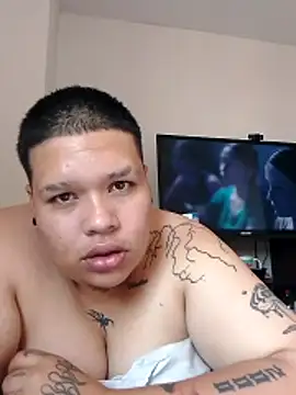 Snapshot of Yulian_bigclit7 chatting on April 4, 6:05 pm Yulian bigclit7 online show from April 4, 6:05 pm