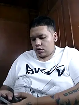 Snapshot of Yulian_bigclit7 chatting on April 25, 3:31 am Yulian bigclit7 online show from April 25, 3:31 am
