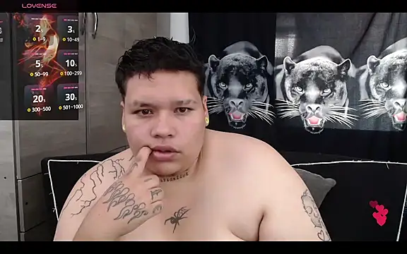 Snapshot of Yulian_bigclit7 chatting on August 6, 5:26 pm Yulian bigclit7 online show from August 6, 5:26 pm