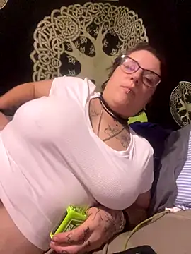 Snapshot of Harleesinn chatting on September 14, 2:44 am Harleesinn online show from September 14, 2:44 am