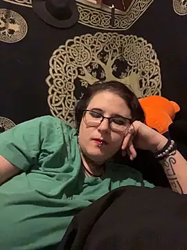 Snapshot of Harleesinn chatting on November 10, 5:28 am Harleesinn online show from November 10, 5:28 am