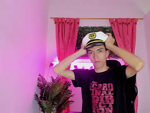 Snapshot of dylan_202520_ chatting on September 19, 11:33 am dylan 202520 online show from September 19, 11:33 am